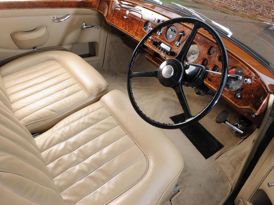 Интерьер Bentley S1 Continental Sports Saloon by Mulliner 1955 года  (фото 7 из 34)